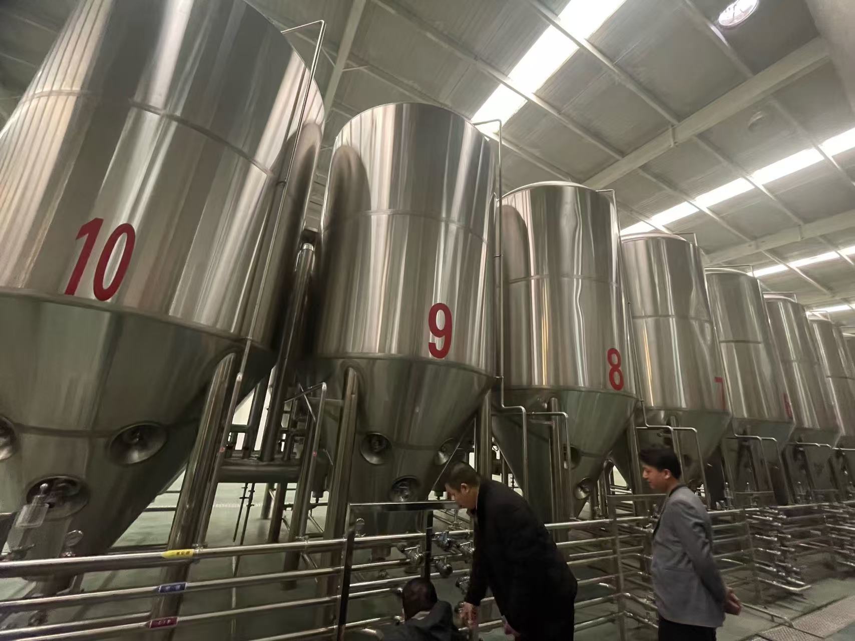 黄石精酿啤酒设备厂—平面布置、设备设计、制造、调试、培训等一条龙服务